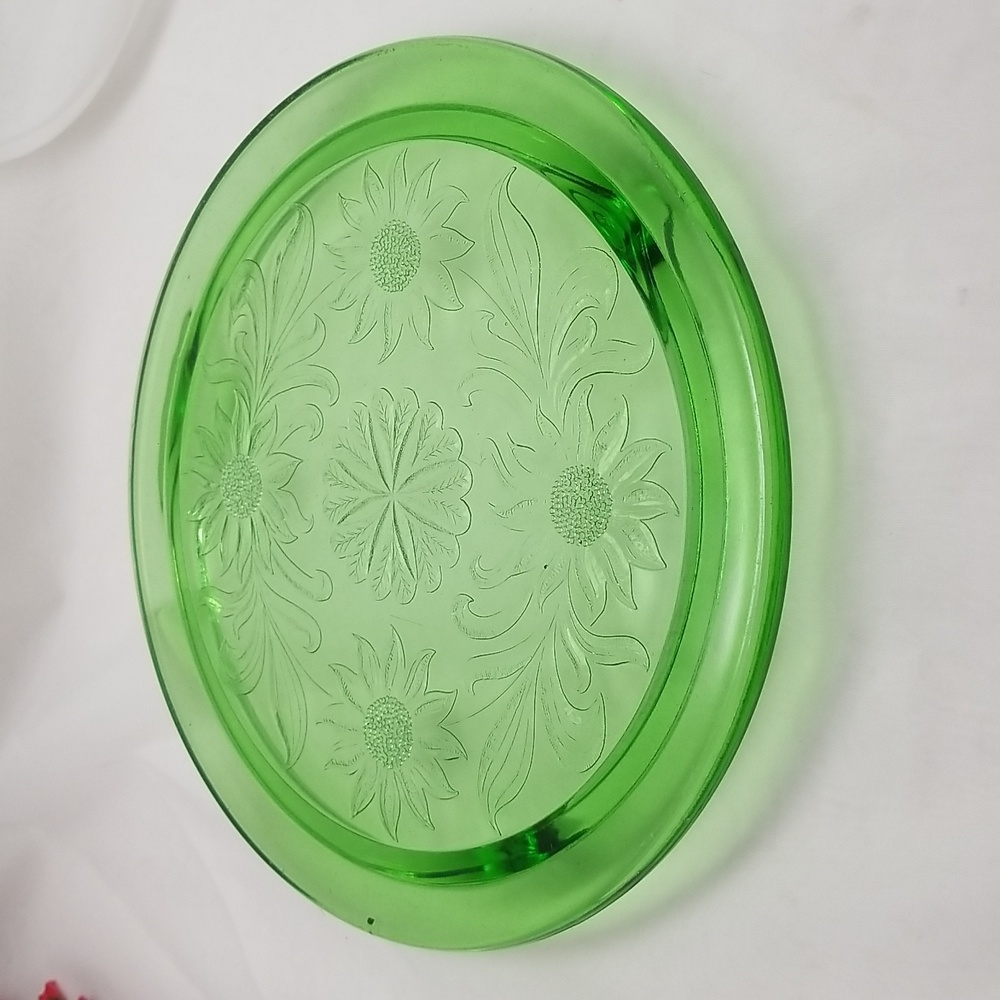 Depression Jeannette Sunflower Uranium Cake Plate - Picture 12 of 16
